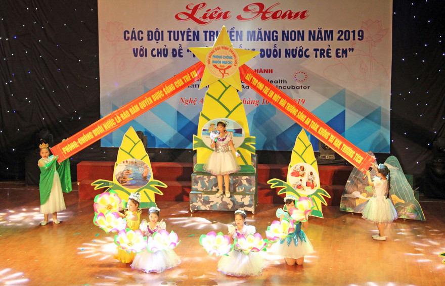 Phần thi sáng tạo của Đội tuyên truyền măng non đến từ tỉnh Thanh Hóa tại Liên hoan các Đội tuyên truyền măng non năm 2019 với chủ đề "Phòng, chống đuối nước trẻ em".