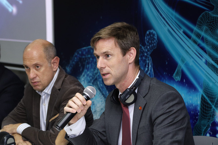 Ông Roeland Roelofs - Giám đốc quốc gia của Novartis cho biết sẽ hỗ trợ bệnh nhân Việt Nam thông qua 