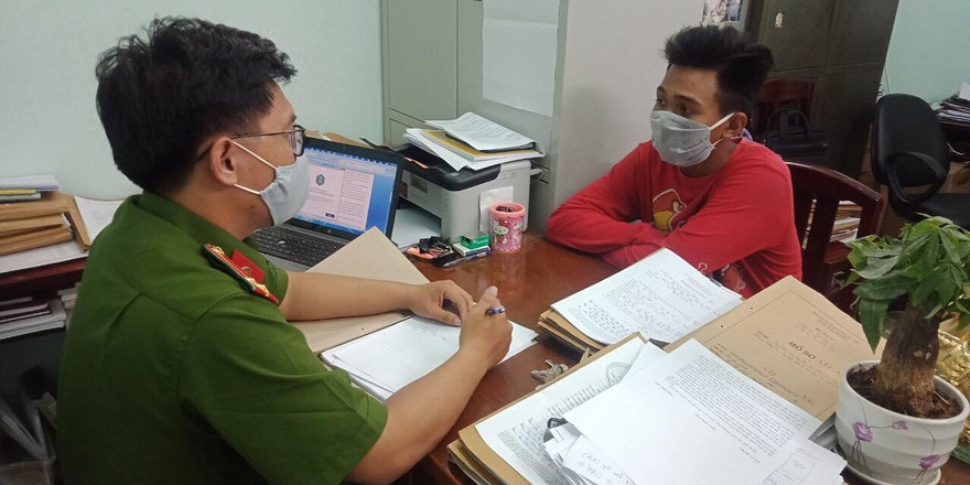 Một đối tượng trong số đó đang làm việc với công an 