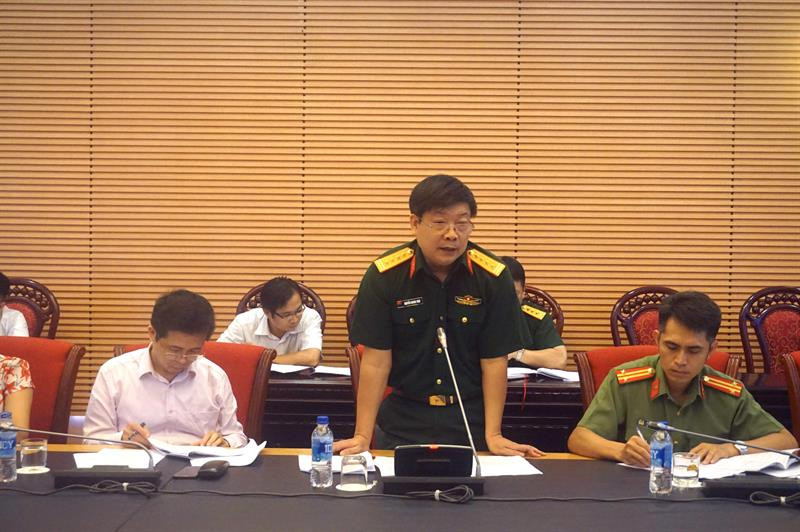 Đại diện Bộ Quốc phòng nêu ý kiến về Luật Bảo vệ bí mật nhà nước. Ảnh QH