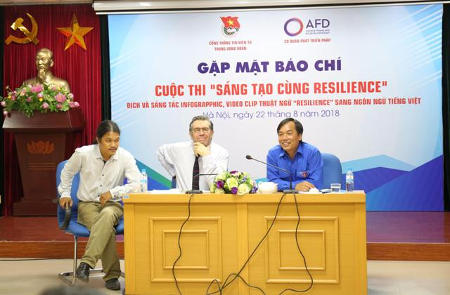 Ban tổ chức trao đổi về cuộc thi "Sáng tạo cùng Resilience