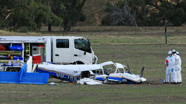 Các nhà điều tra đâ tìm thấy xác của hai chiếc máy bay đâm nhau.