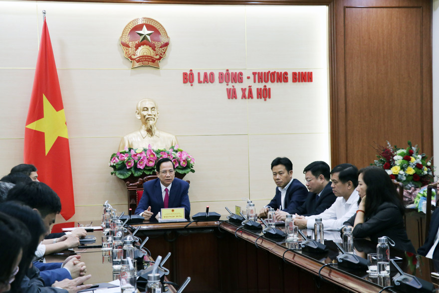 Bộ LĐ-TB&XH dừng các cuộc họp từ ngày 9/3 để phòng dịch Covid-19. Ảnh minh hoạ.