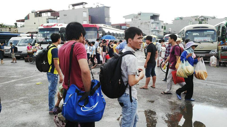 Nhiều số điện thoại để người dân có thể phản ánh về trật tự, an toàn giao thông.