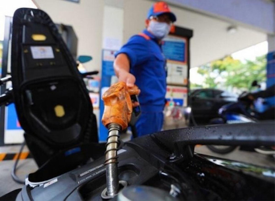 Giá xăng tăng cao nhất 7 năm qua, đại biểu Quốc hội nói gì?