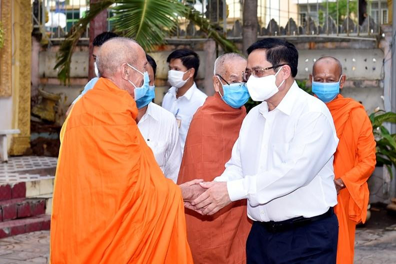 Thủ tướng Phạm Minh Chính đến thăm chúc mừng Đại lễ Phật đản Ban trị sự Giáo hội Phật giáo Việt Nam TP. Cần Thơ, ngày 22/5/2021. Ảnh: VGP/Nhật Bắc 