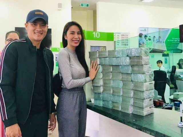 Thuỷ Tiên - Công Vinh hoạt động từ thiện trong thời gian qua