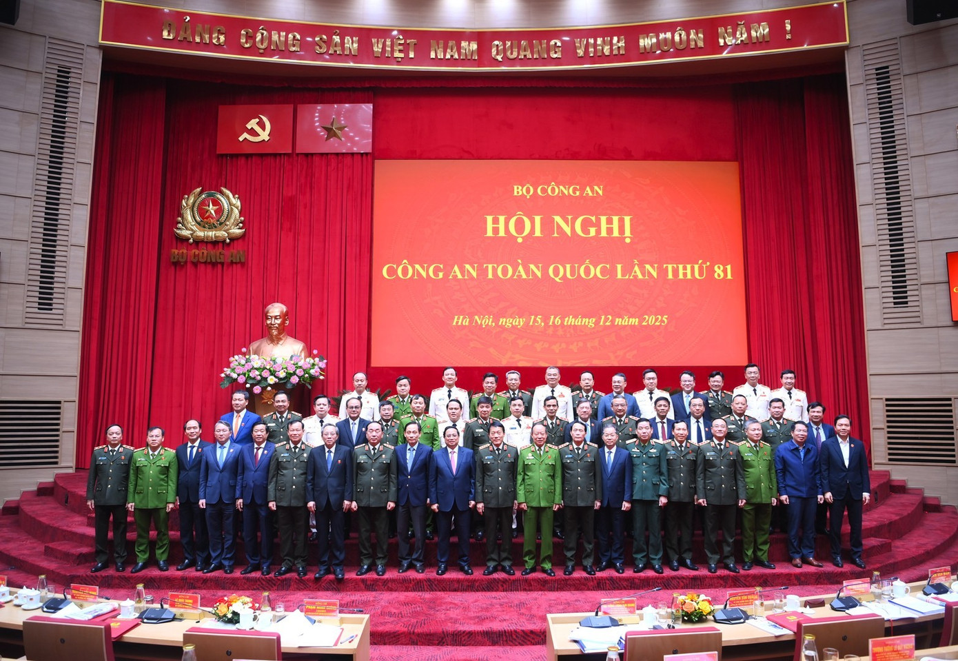 Thủ tướng Chính phủ Phạm Minh Chính cùng các đại biểu dự Hội nghị Công an toàn quốc lần thứ 81.