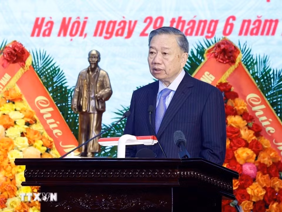 ttxvn-tong-bi-thu-chu-tich-nuoc-du-le-ky-niem-80-nam-bo-doi-phao-binh-ten-lua-2906-16jpg.jpg