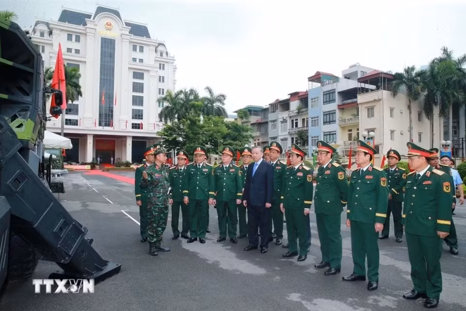 ttxvn-tong-bi-thu-chu-tich-nuoc-du-le-ky-niem-80-nam-bo-doi-phao-binh-ten-lua-2906-6jpg.jpg