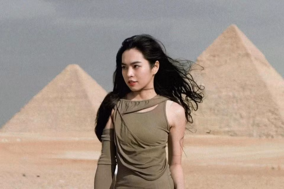 Diễn viên Đỗ Khánh Vân chụp ảnh tại kim tự tháp Ai Cập vào tháng 1. Ảnh: Đỗ Khánh Vân.