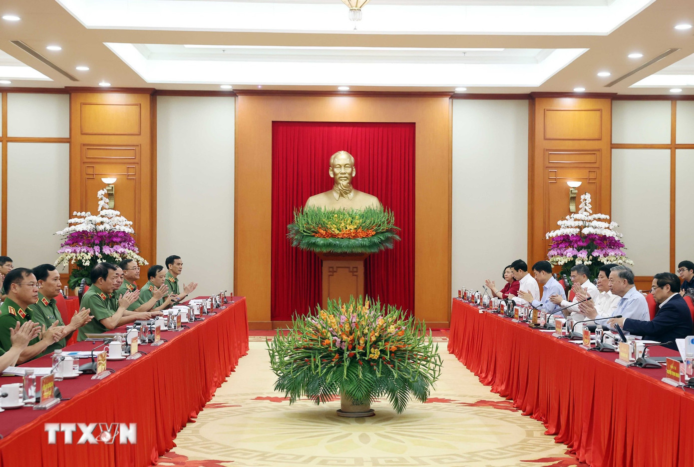 Tổng Bí thư Tô Lâm phát biểu tại cuộc làm việc của Bộ Chính trị với Ban Thường vụ Đảng ủy Công an Trung ương. (Ảnh: Thống Nhất/TTXVN)
