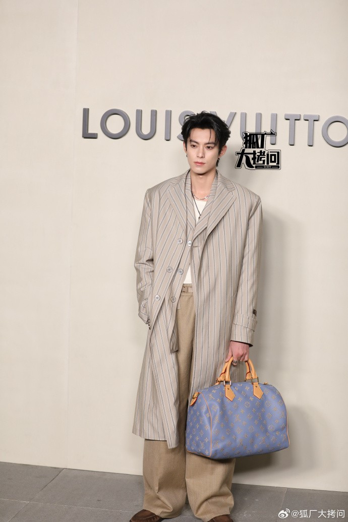 louis-vuitton-beijing-vuong-hac-de.jpg
