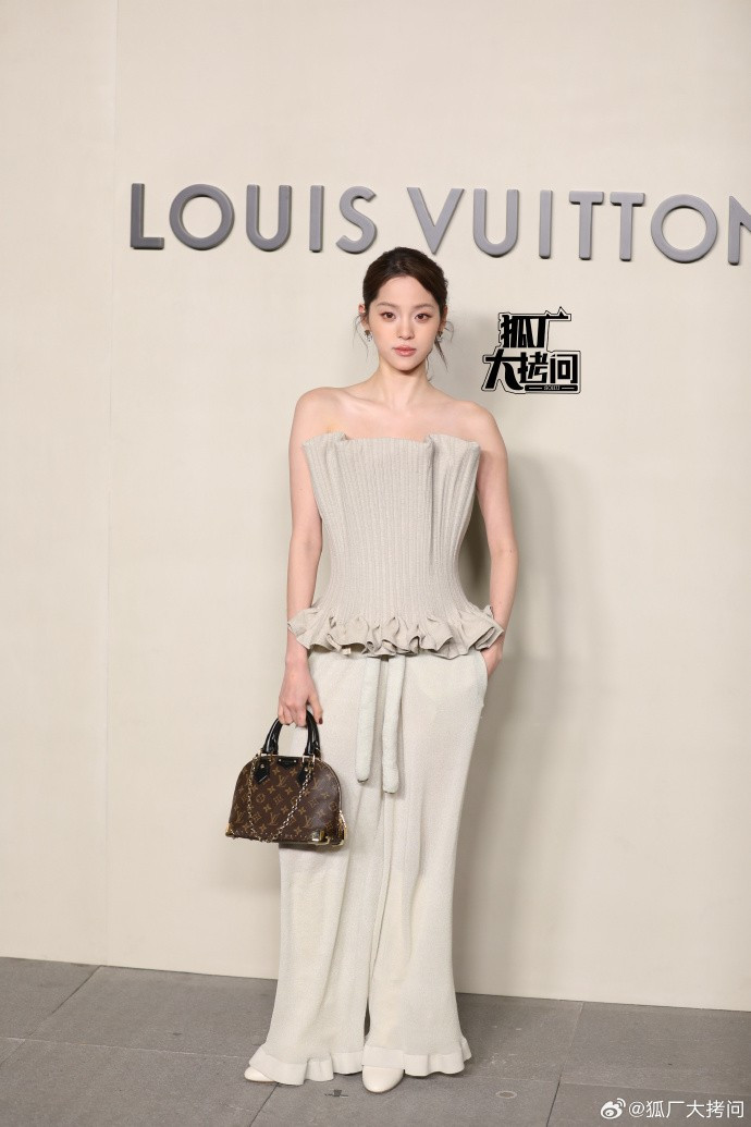 louis-vuitton-beijing-au-duong-na-na.jpg