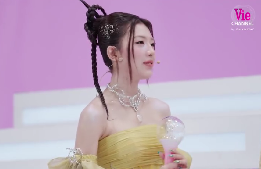 live-stage-4-em-xinh-say-hi-outfit-36.png