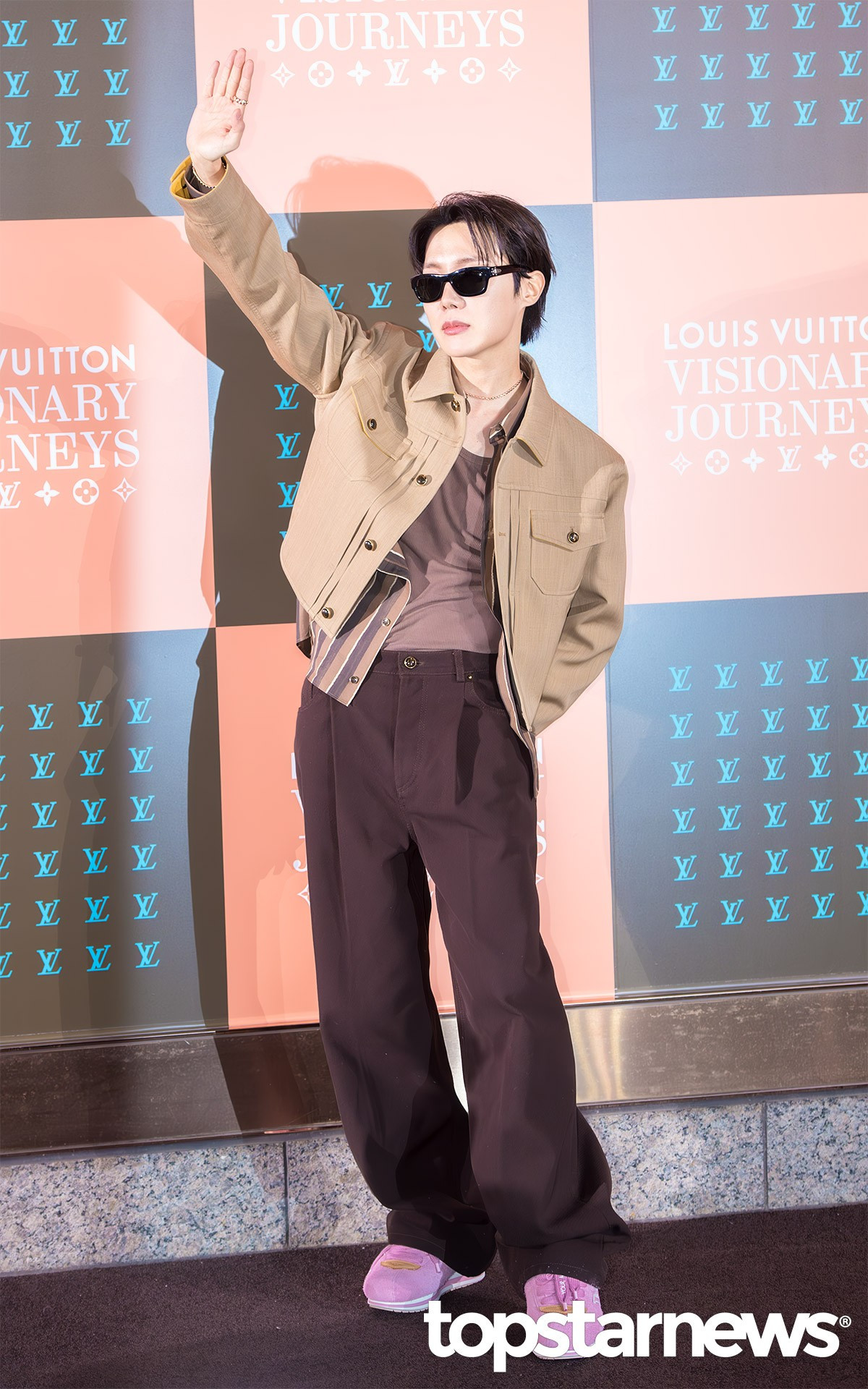 louis-vuitton-year-end-2025-hieuthuhai-jhope.jpg