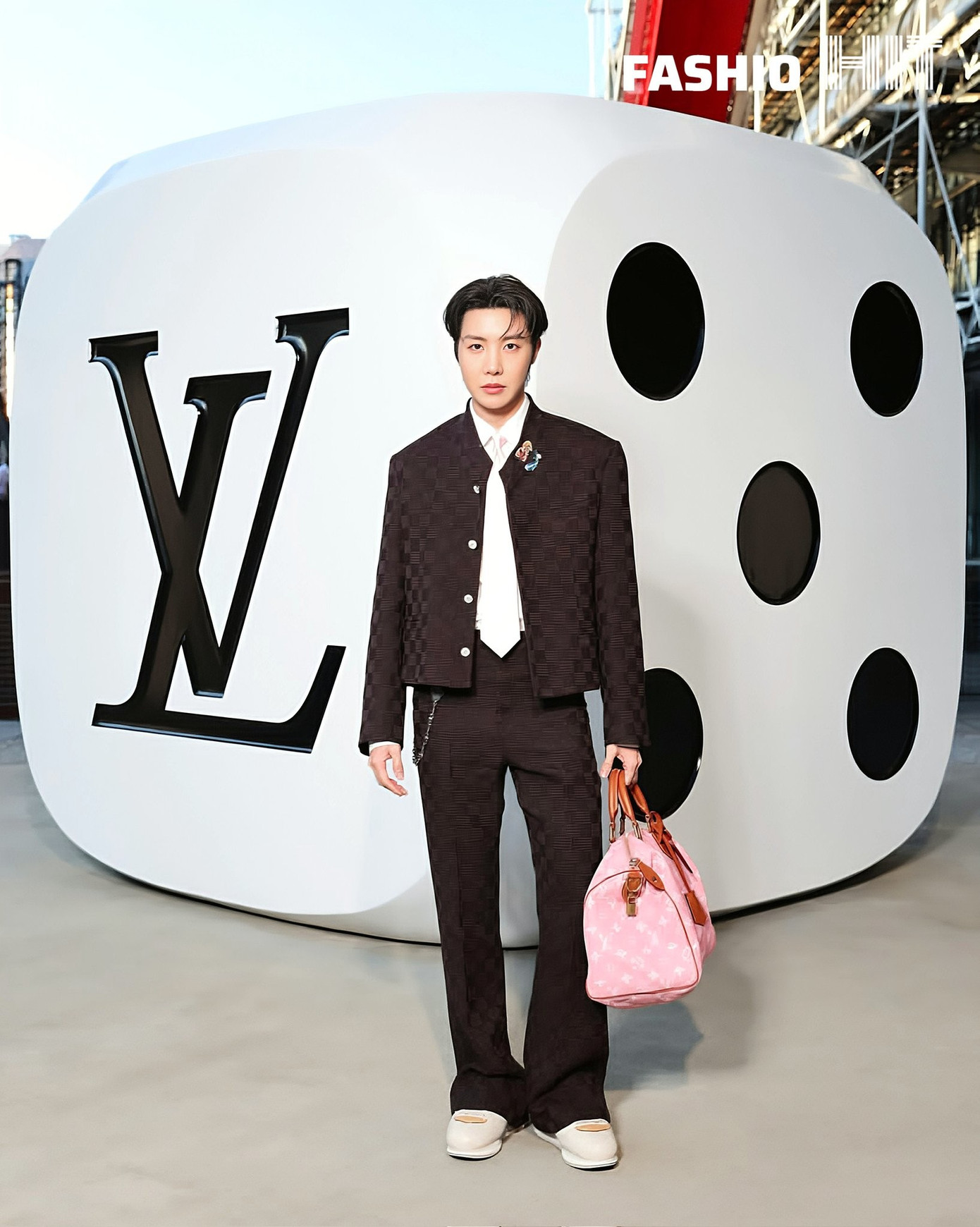 louis-vuitton-year-end-2025-hieuthuhai-jhope-bts.jpg