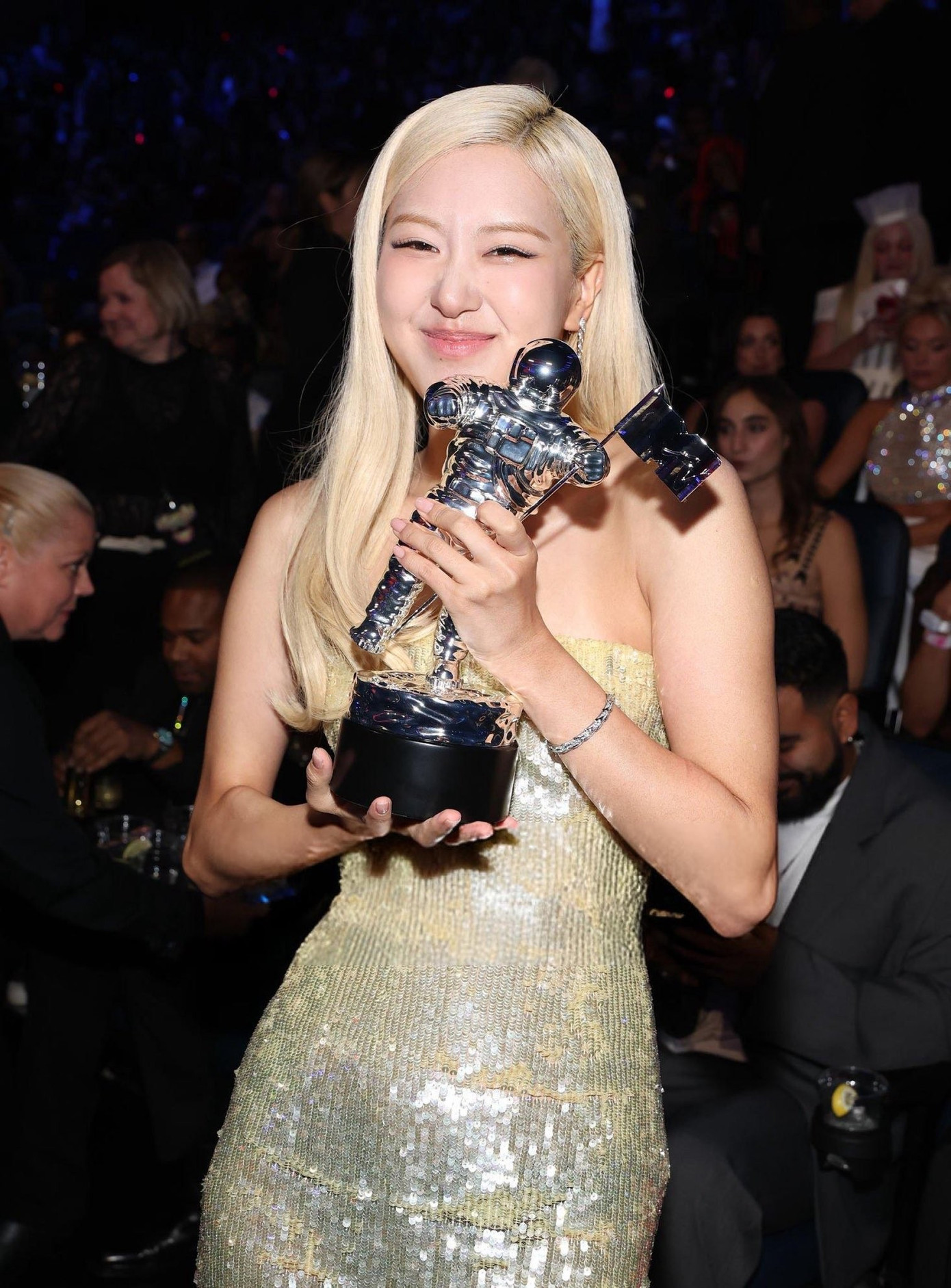 rose-blackpink-vmas-2025-10.jpg