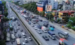 Cửa ngõ Hà Nội 'nghẹt thở', dòng người nhích từng mét rời Thủ đô nghỉ lễ 30/4