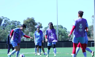 Tuyển nữ Việt Nam tập luyện dưới nắng nóng, hướng tới trận gặp Đài Bắc Trung Hoa