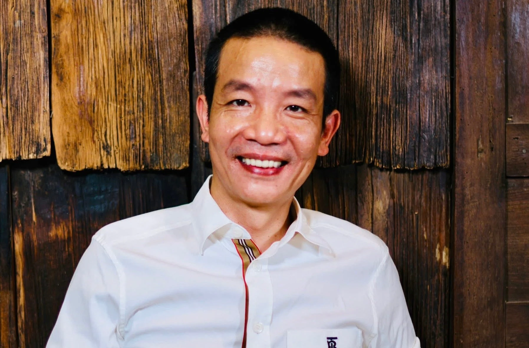 Nhạc sĩ Nguyễn Vĩnh Tiến chính thức trở thành y sĩ ở tuổi 52, hoàn thành giấc mơ thời thơ ấu