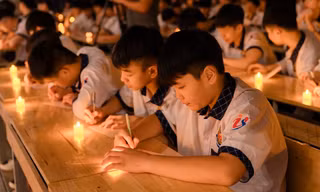 Teen IVS cùng nhà thơ Trần Đăng Khoa bước vào hành trình "Gọi lại những thương yêu"