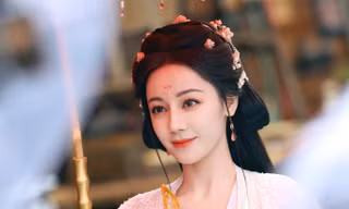 Đóng phim đã hơn 10 năm, không thể ngờ Địch Lệ Nhiệt Ba lại có thể nói câu này