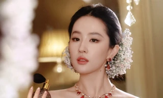 Sau chụp ảnh cùng hoa hồng, Lưu Diệc Phi lại khởi xướng trào lưu làm đẹp mới