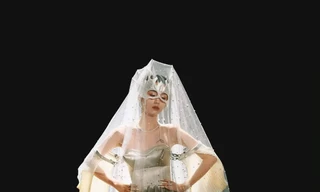 Váy áo quá cầu kỳ, sao Hoa ngữ gặp "kiếp nạn" trên thảm đỏ Tinh Quang Đại Thưởng