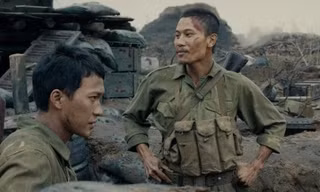 Mưa Đỏ: Còn gì đẹp hơn tiếng cười của người lính giữa chiến trường gian khổ?