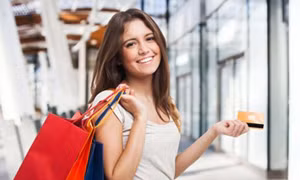 Chi tiêu từ thẻ tín dụng: Giúp bạn "hời" một khoản nhưng chớ vung tay quá trán