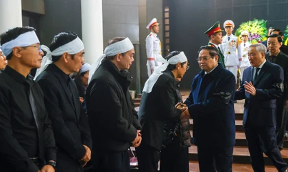 Thủ tướng cùng nhiều đồng chí lãnh đạo viếng nguyên Phó Chủ tịch Hội đồng Bộ trưởng Đoàn Duy Thành