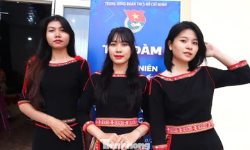 Giới trẻ diện thổ cẩm, giữ bản sắc văn hóa dân tộc