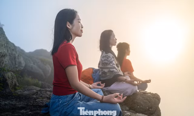 Trải nghiệm ngồi thiền ngắm bình minh trên đỉnh thiêng Yên Tử