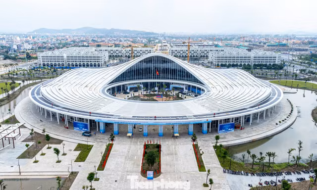 Nhìn gần trung tâm hội nghị hình giọt nước đón các doanh nghiệp xúc tiến đầu tư