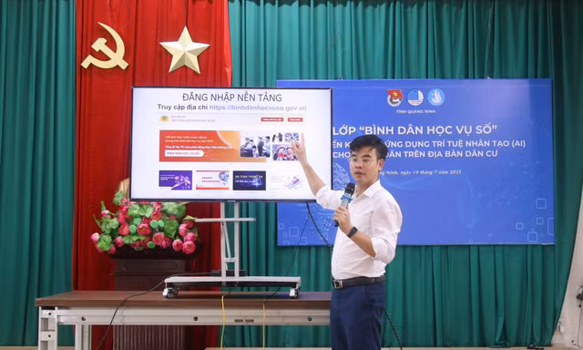 Tuổi trẻ Quảng Ninh tích cực đưa lớp học ‘Bình dân học vụ số’ về khu dân cư