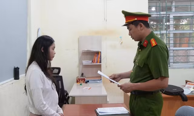 Người phụ nữ cầm đầu đường dây livestream nội dung kích dục bị bắt