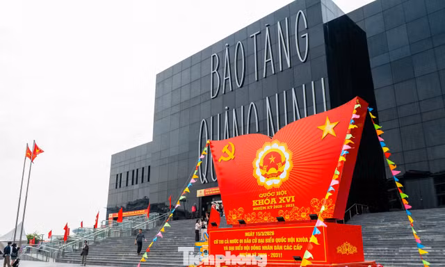 Quảng Ninh rực rỡ cờ hoa, biểu ngữ trước thềm 'Ngày hội non sông'