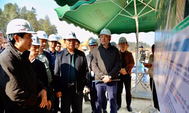 Bộ trưởng Xây dựng kiểm tra dự án cao tốc Hữu Nghị - Chi Lăng
