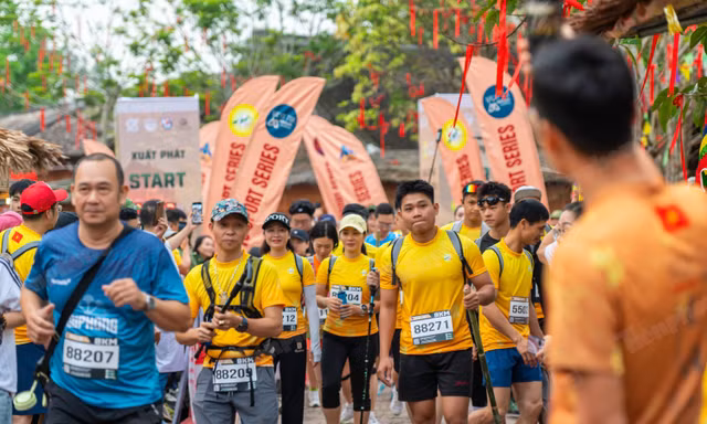 Hơn 1.300 người tham gia giải leo núi Yên Tử