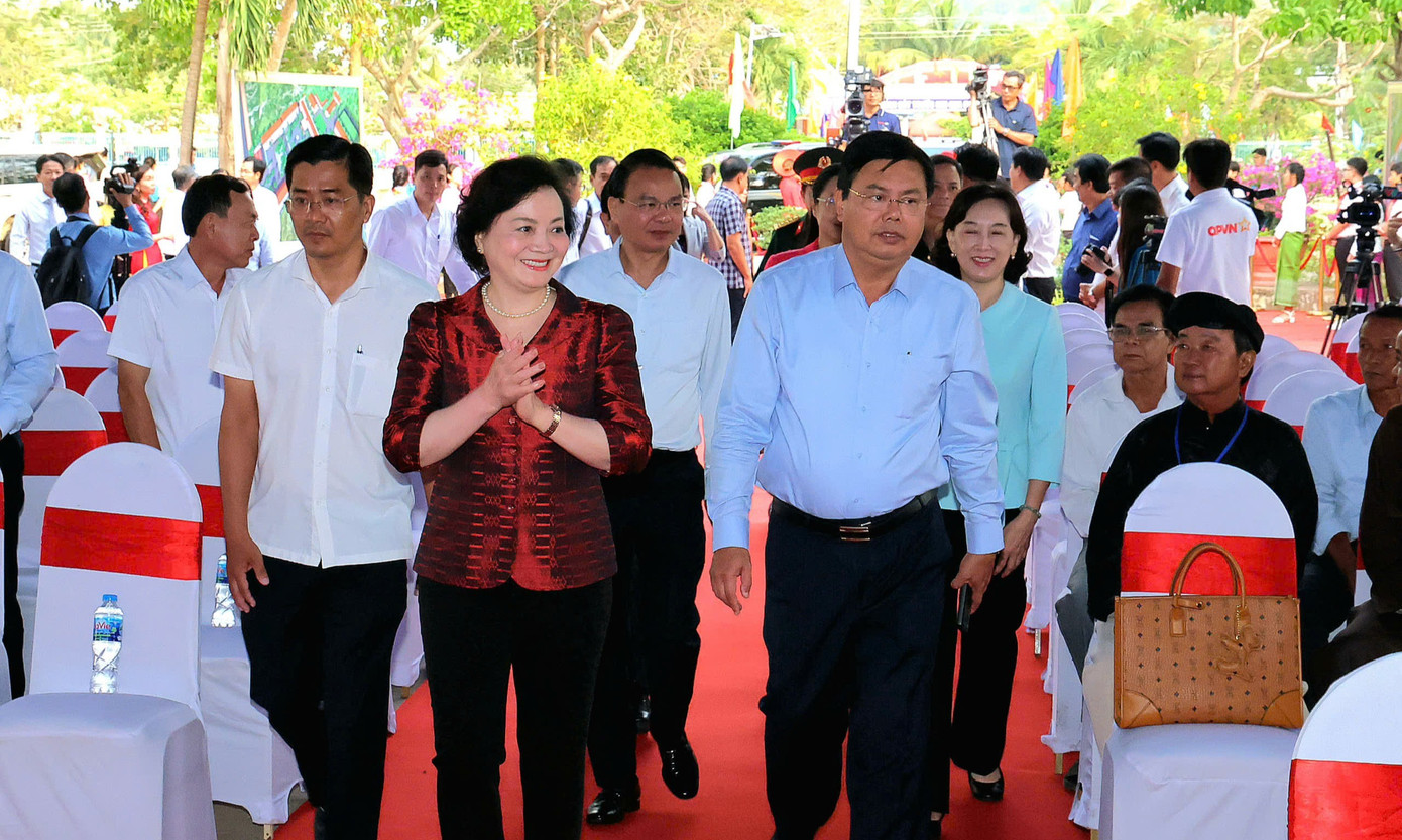 Sáng 19/3, Phó Thủ tướng Phạm Thị Thanh Trà dự lễ khởi công xây dựng Trường Phổ thông nội trú Tiểu học và THCS Ba Chúc (tỉnh An Giang).