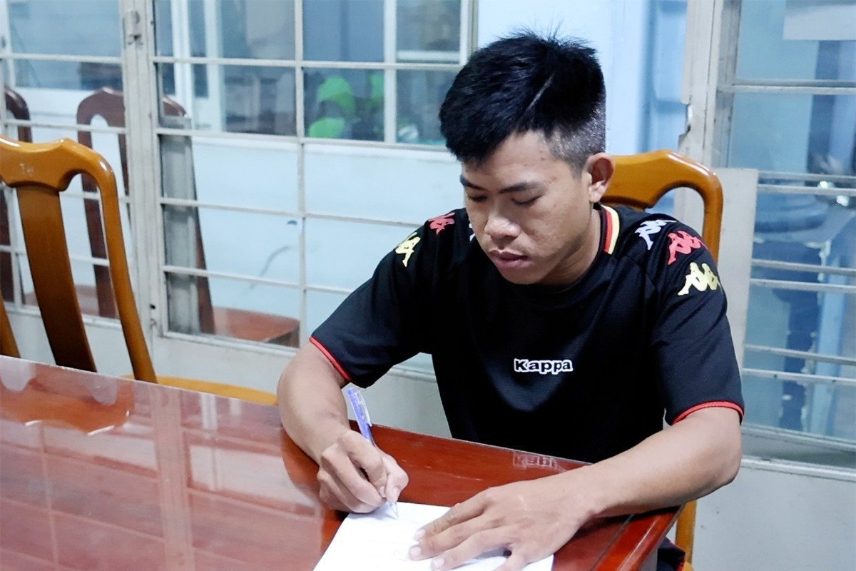 Lê Trần Trung Tín tại cơ quan cơ quan công. Ảnh: Tiến Tầm. tin-2-2956.jpg