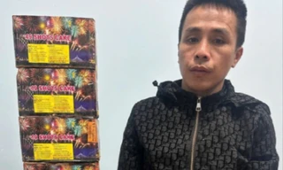 Đối tượng Nhật bị Công an bắt giữ về hành vi tàng trữ hàng cấm.