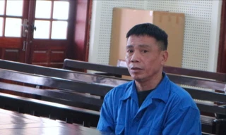 Bị chém phải nhập viện, người đàn ông trốn viện tìm hàng xóm trả thù