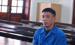 Bị chém phải nhập viện, người đàn ông trốn viện tìm hàng xóm trả thù