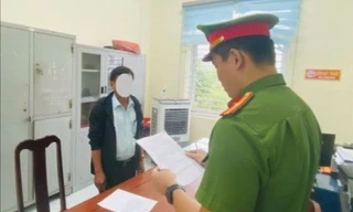 Người đàn ông ném gạch vào nhóm trẻ, khiến bé trai thương tích nặng ở vùng mặt