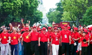 Hàng trăm nghìn người hòa nhịp ‘Cùng Việt Nam tiến bước’