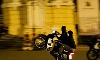 Hà Nội: Khởi tố 20 quái xế 'đại náo' đường phố