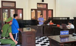 Thịnh tại phiên toà.