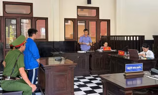 Thịnh tại phiên toà.